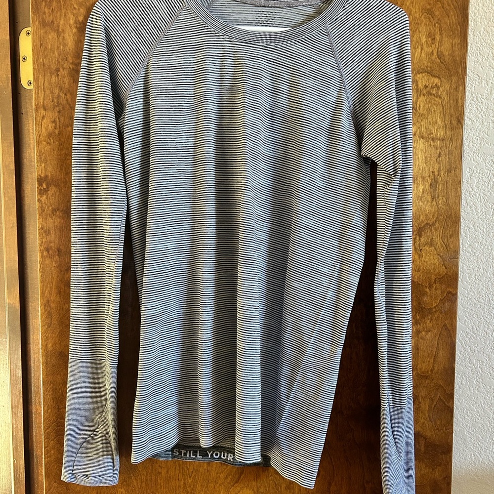 Lululemon run swiftly shirt size 8 black and white stripes